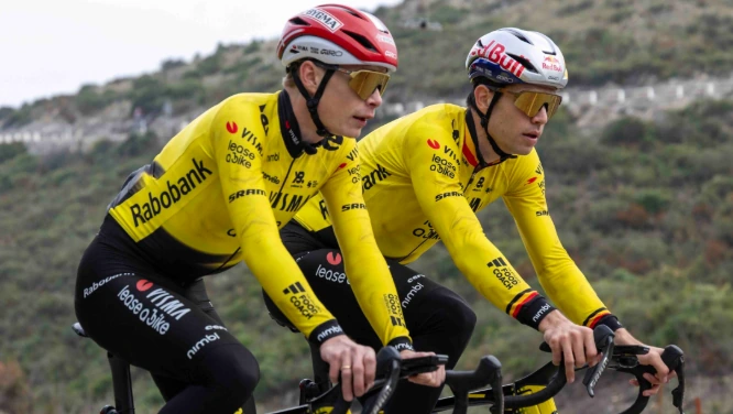 Jonas Vingegaard con el maillot amarillo del Tour de Francia, líder de Visma que afronta el 2026 sin Wout van Aert en su equipo.
