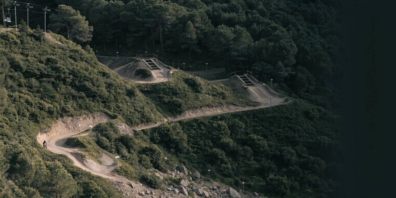 Zona señalizada de un bike park español
